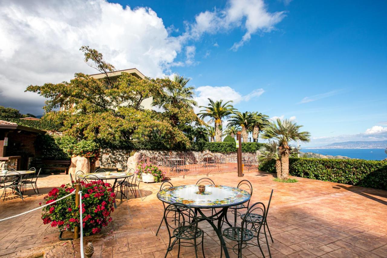 B & B Le Casette Sull'Albero Di Villa Alba Месина Екстериор снимка