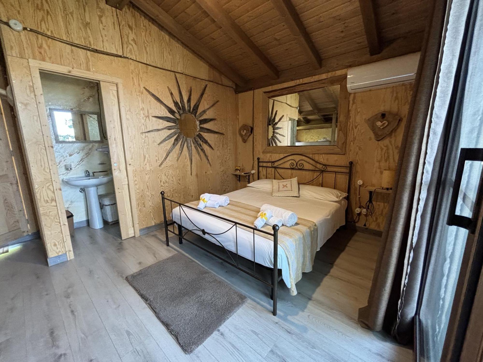B & B Le Casette Sull'Albero Di Villa Alba Месина Екстериор снимка