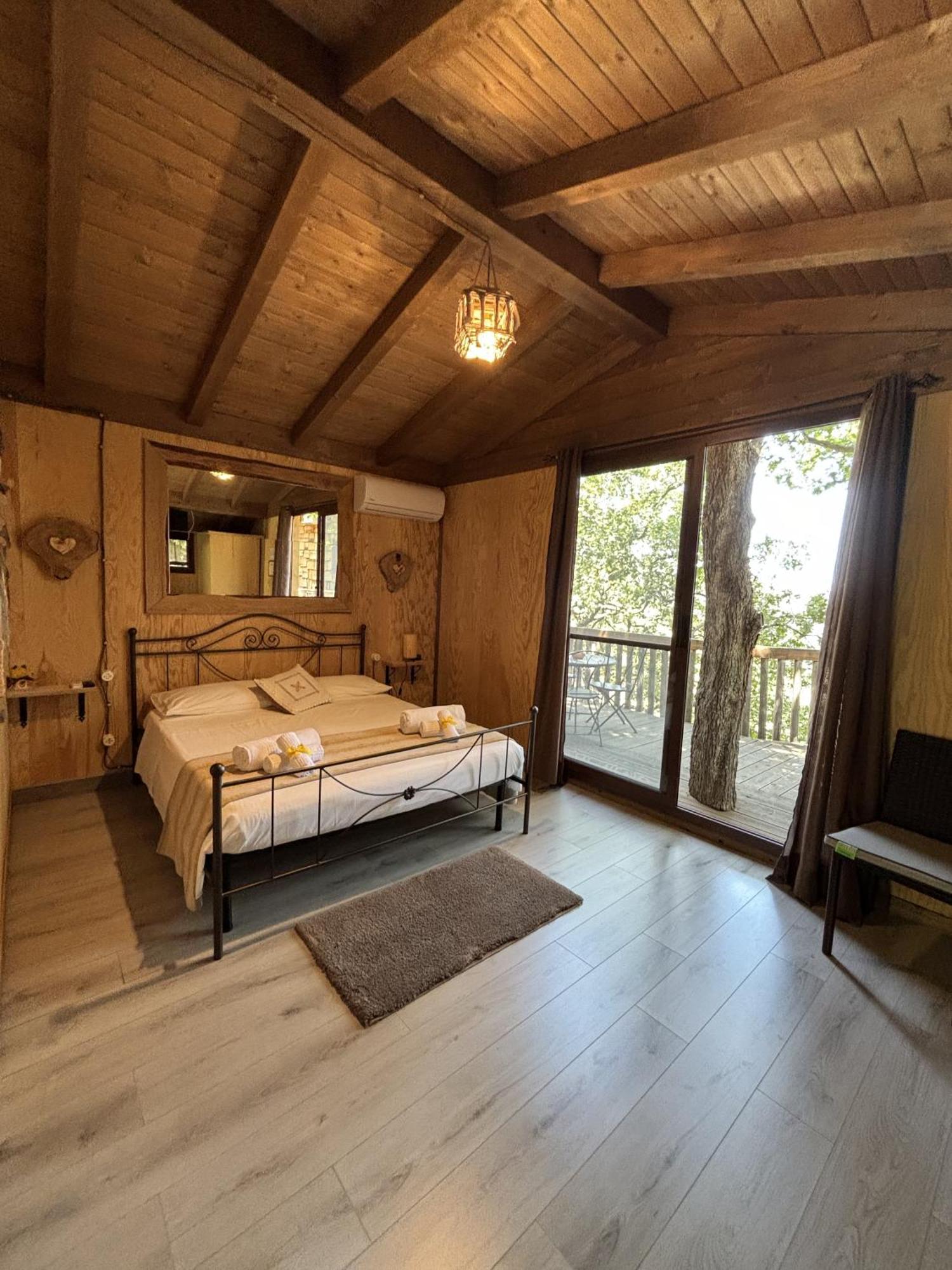 B & B Le Casette Sull'Albero Di Villa Alba Месина Екстериор снимка
