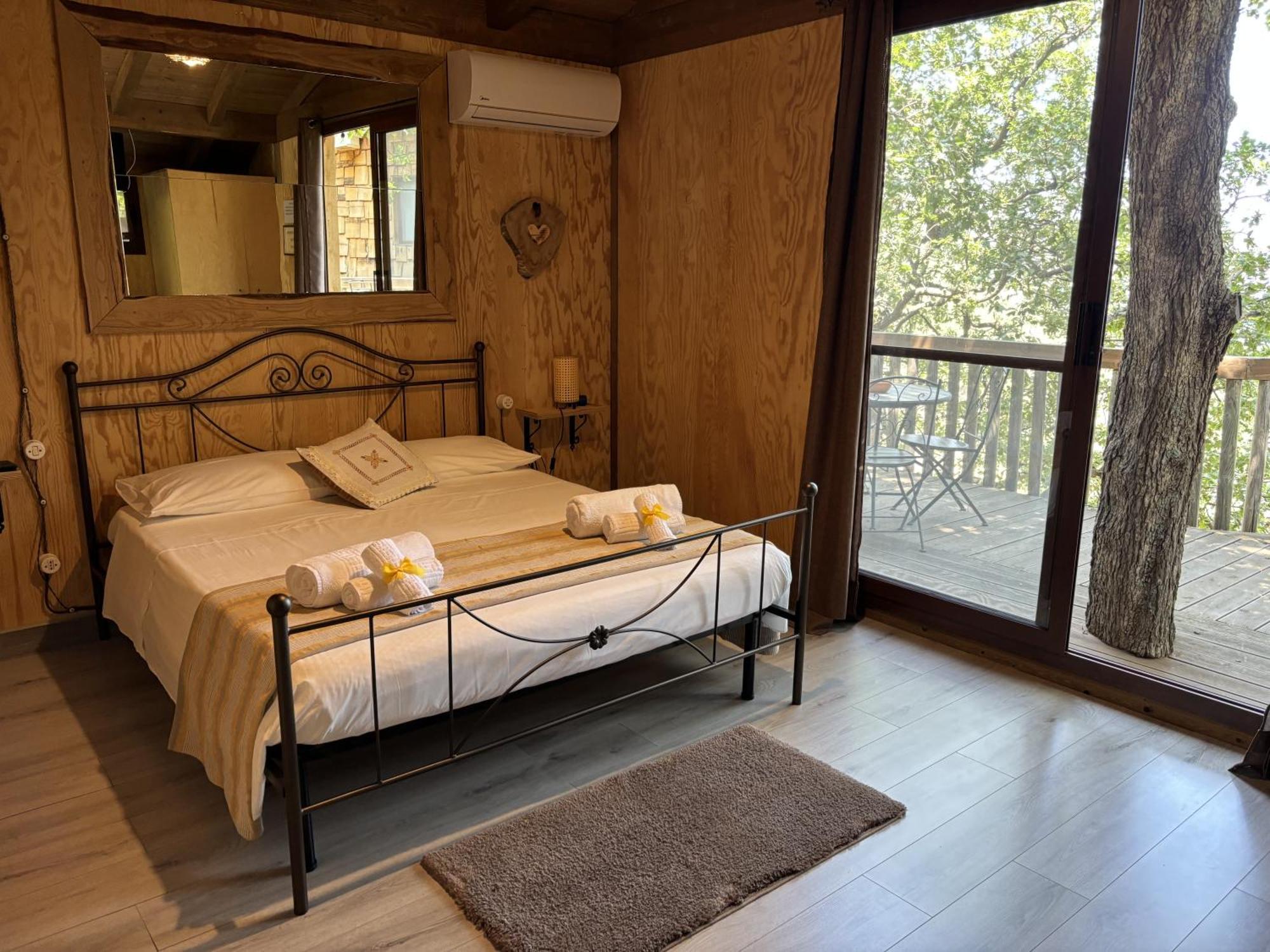 B & B Le Casette Sull'Albero Di Villa Alba Месина Екстериор снимка